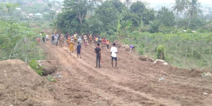 Okanta: Residents confront armed security over alleged land encroachment Okanta: Residents confront armed security over alleged land encroachment