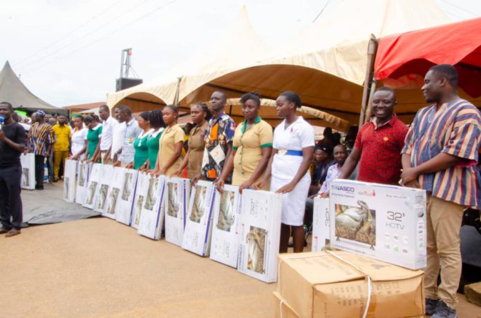 Akontombra MP, Alex Djornuboah Tetteh donates