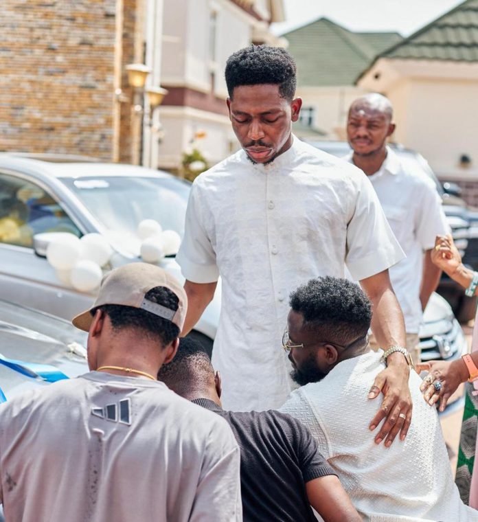 Moses Bliss gifts cars to three of his record label signees