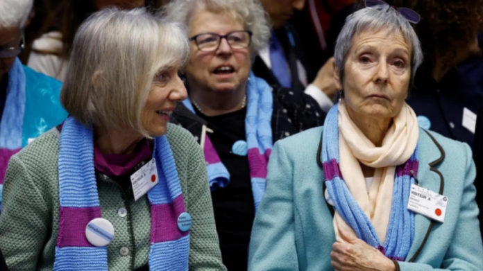 Rosmarie Wyder-Walti and Anne Mahrer from the Swiss elderly women group Senior Women for Climate Protection