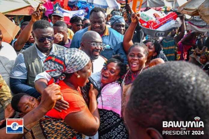 Bawumia-in-Ho-Market-5-637x424 (Copy)
