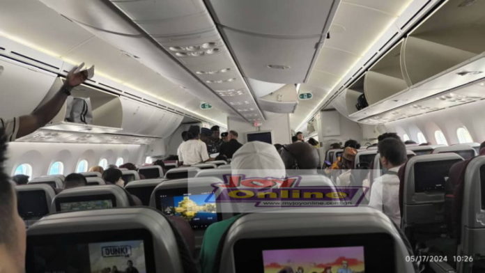 Qatar_Airways_flight_top-arrest