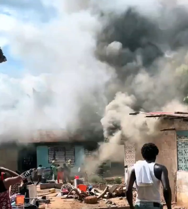 Fire sweeps through several houses at Techiman