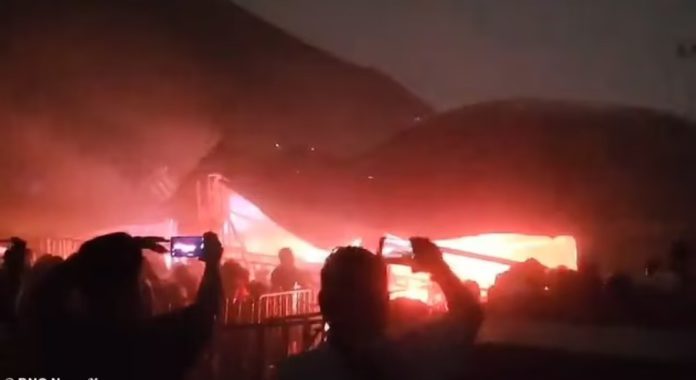 Over 9 dead after stage collapses during campaign rally