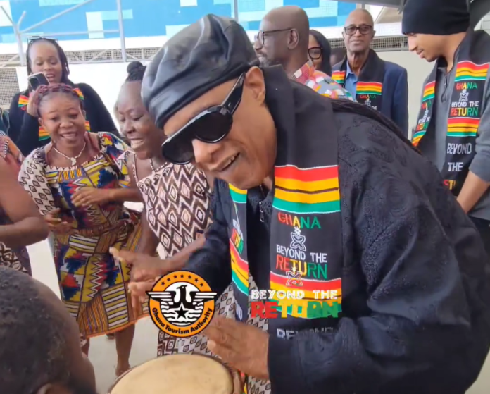 Stevie Wonder plays a drum at Kotoka International Airport, Ghana | Credit: @ByeondtheReturn/Instagram Stevie Wonder plays a drum at Kotoka International Airport, Ghana | Credit: @ByeondtheReturn/Instagram