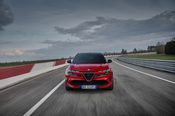 Alfa Romeo Junior VELOCE debuts new 280-CV 100% electric motor