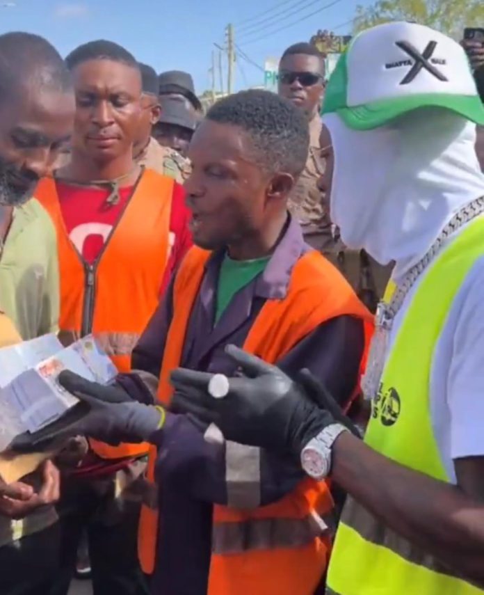 Shatta Wale donates to Buzzstop Boys