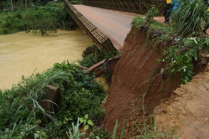 Collapsed Boinso bridge: Regional Minister visits scene, assures immediate reconstruction