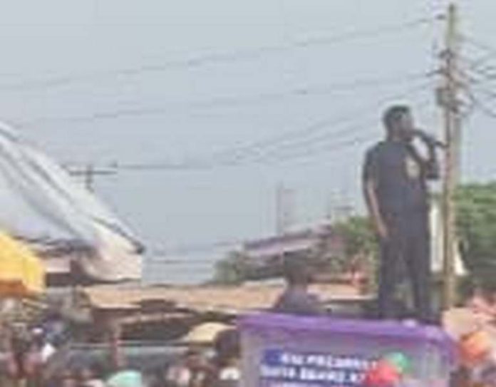 Nana Kwame Bediako addressing Ghanaians at his Accra Road Show