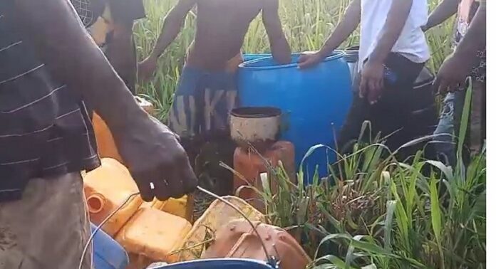 Mad rush for diesel after tanker accident on Konongo Habitats