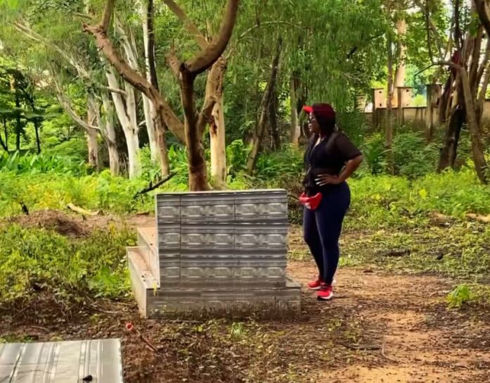 Empress Njamah at Ada Ameh's grave