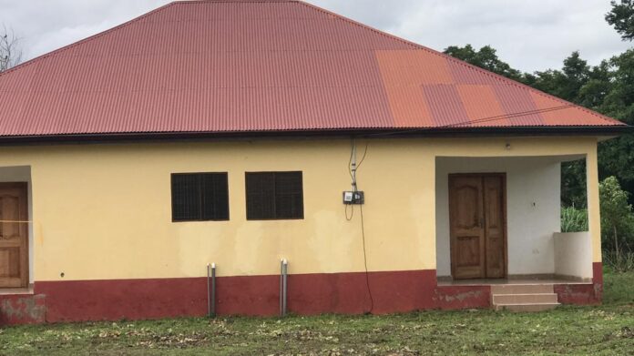 Oti Minister commissions 2 staff accommodations for Krachi Nchumuru district