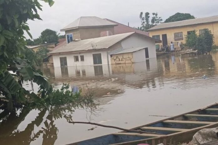 akosombo-dam-spillage-flood-565x375 (Copy)