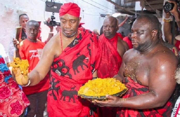 King Tackie Teiko Tsuru (left), Ga Mantse, sprinkling Kpokpoi King Tackie Teiko Tsuru (left), Ga Mantse, sprinkling Kpokpoi