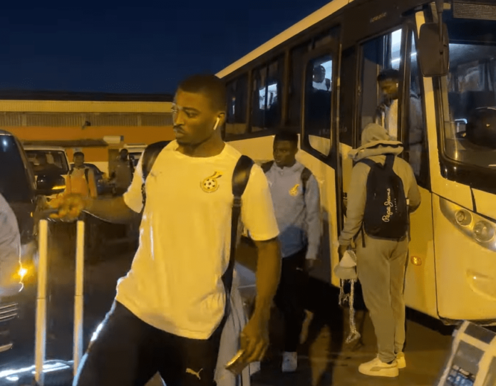 Black-Stars-touch-down-