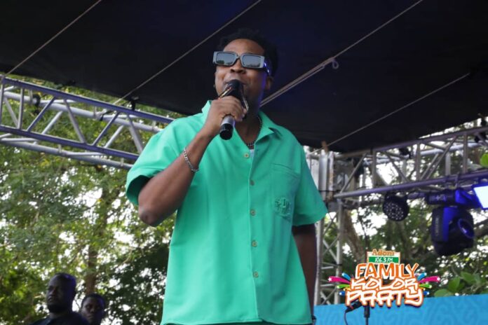 Adom Kolor Paaty: Krymi thrills patrons with lively performance