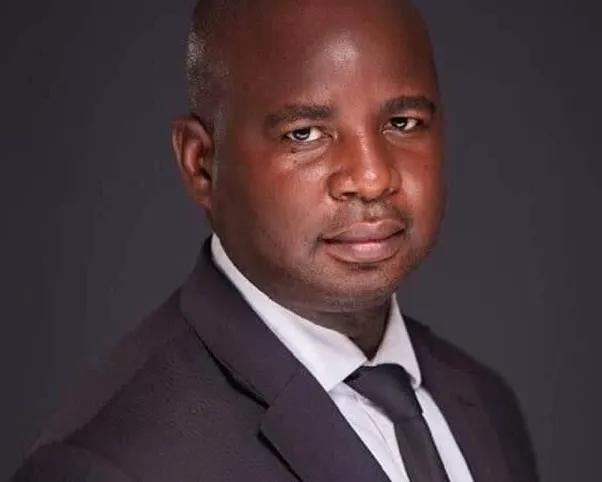 Ghana’s governing NPP communication team member, Dr. Ishaq Ibrahim, alleges that ex-President John Mahama handed over when the country’s inflation was about 14%. Photo credit: Crosscheckghana