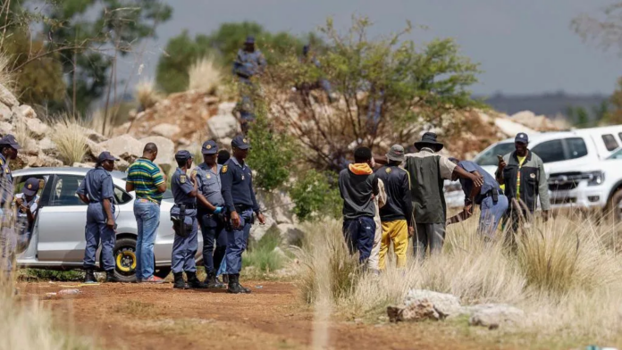 About 1,000 gold miners have already been arrested and the army and police are waiting for the rest About 1,000 gold miners have already been arrested and the army and police are waiting for the rest