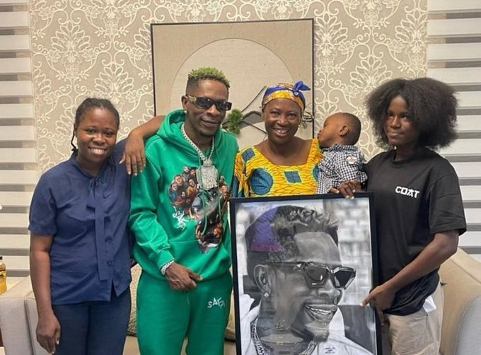 Shatta Wale gifts artist 20k