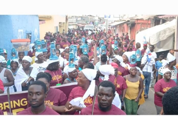 Hundreds demonstrate in Elmina to demand the return of GN Bank