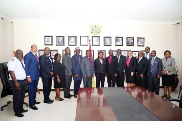Chief-Justice-middle-in-a-group-photograph-with-the-Eminent-Persons-Group-from-the-Christian-Council-of-Ghana-635x424-1
