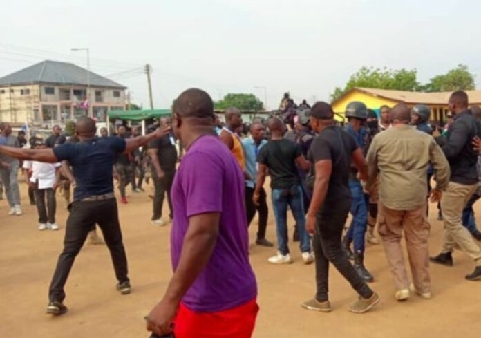Special voting Tensions erupt at Koforidua Police Headquarters over voting perimeter dispute Special voting: Tensions erupt at Koforidua Police Headquarters over voting perimeter dispute