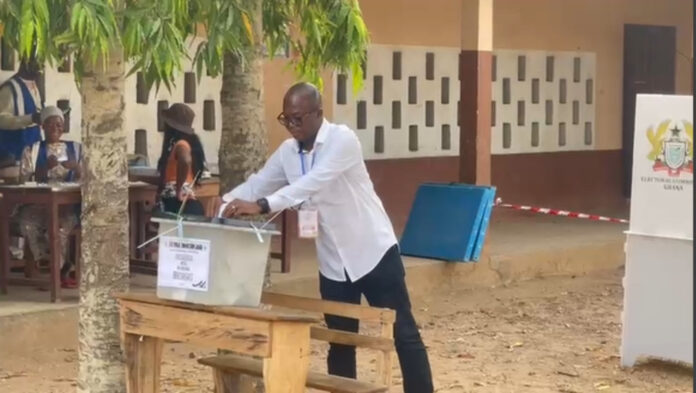 voting The New Patriotic Party (NPP) Parliamentary Candidate for Asutifi South, Yaw Owusu Brempong in the Ahafo Region has cast his vote at the Methodist JHS polling station.