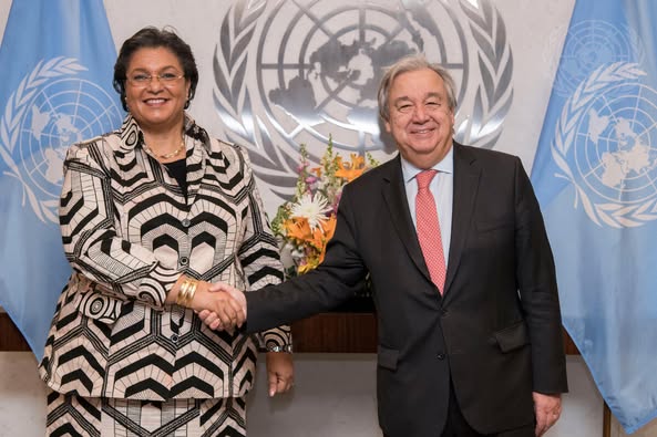 Secretary-General António Guterres (right) swears in Hannah S. Tetteh, Director-General of the United Nations Office at Nairobi. Secretary-General António Guterres (right) swears in Hannah S. Tetteh, Director-General of the United Nations Office at Nairobi.