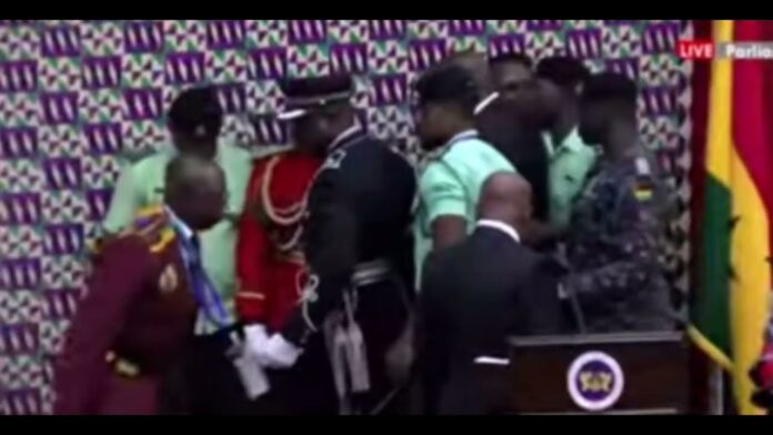 Video Thumbnail: Akufo-Addo’s bodyguard faints during presentation
