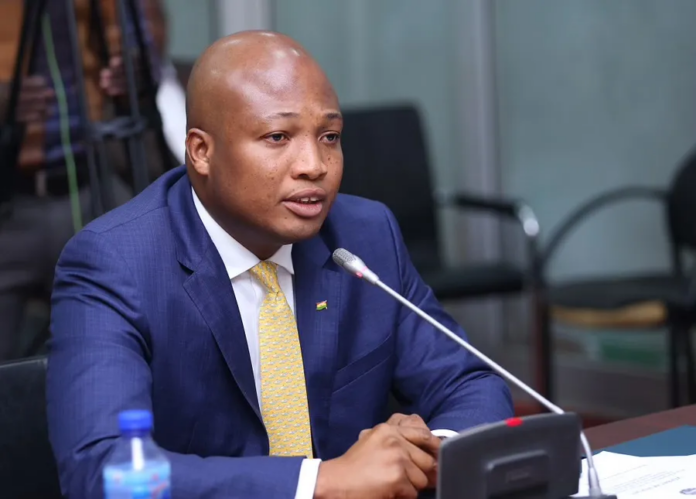 Ex-deputy Ghanaian education minister Samuel Okudzeto Ablakwa has no association with the Chinese nationals spotted at Kantamanto. Photo credit: Crosschecghana Ex-deputy Ghanaian education minister Samuel Okudzeto Ablakwa has no association with the Chinese nationals spotted at Kantamanto. Photo credit: Crosschecghana
