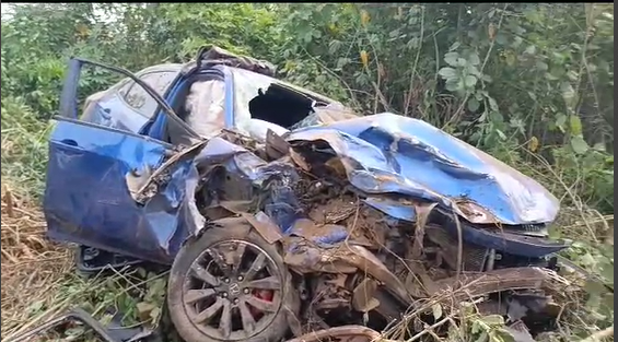 Driver feared dead, 13 injured in crash at Ekumfi Eyisam Driver feared dead, 13 injured in crash at Ekumfi Eyisam