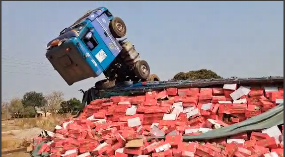 Screenshot 2025-02-13 114840 Heavy traffic on Doli bridge after truck accident leaves several vehicles stranded
