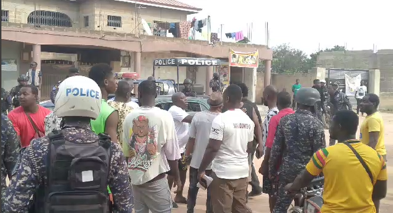 Kasoa Opeikuma Residents Clash with Police, Landguards Over Forced Eviction Kasoa Opeikuma Residents Clash with Police, Landguards Over Forced Eviction