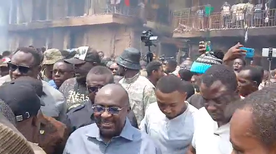Bawumia commends Fire Service for a yeoman’s job in the Adum market fire
