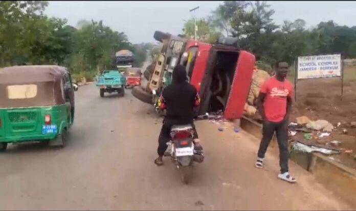 Sun0537-Social-Truck-Crash-Picture1-713x424 (Copy)