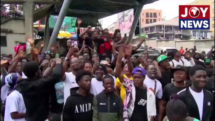 Video Thumbnail: Adum fire victims reject 1,500 bags of rice and 800 boxes of cooking oil and soap donated by Muntaka