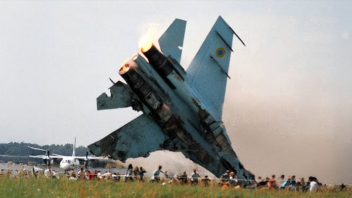 Terrifying moment two French Air Force jets crashed during rehearsals stunt