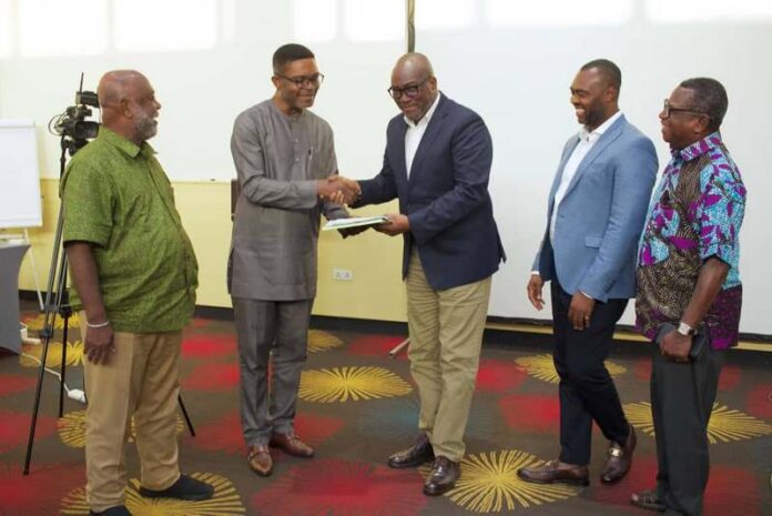 IDEG Presents Memorandum on Constitutional Amendments to CRC