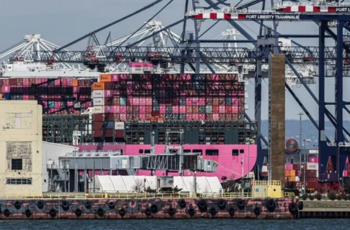 Container-ship-645x424 (Copy)