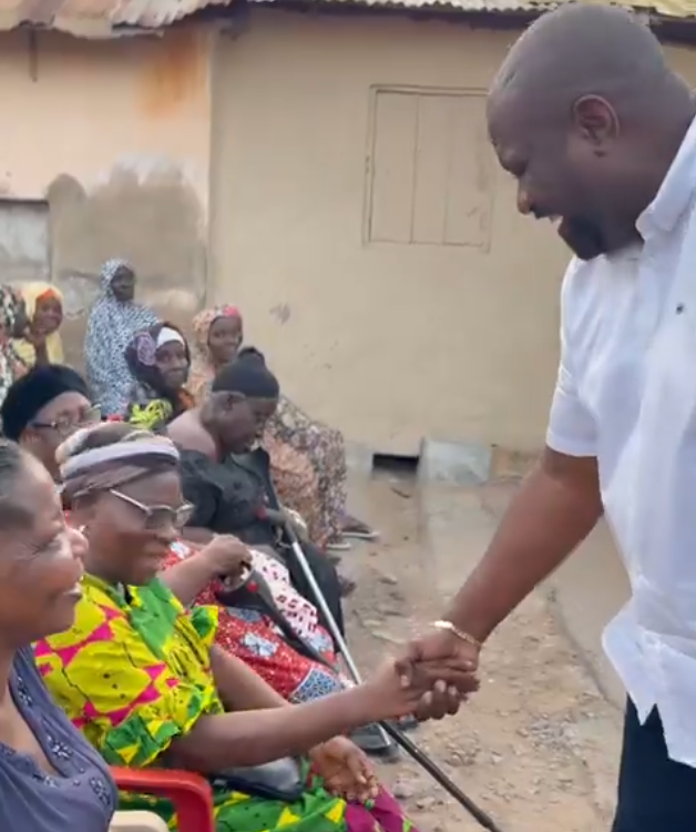 Dumelo and widows