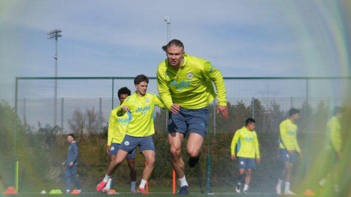 Penyerang-Manchester-City-Erling-Haaland-melakukan-latihan-ringan-21-Maret