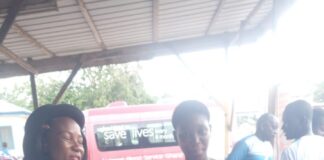 Noeline with a first time donor