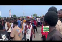 Shatta Wale’s fans block roads, mount motorbike displays at EOCO