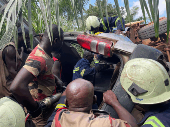 Multiple trapped in road accident near Yamoransa